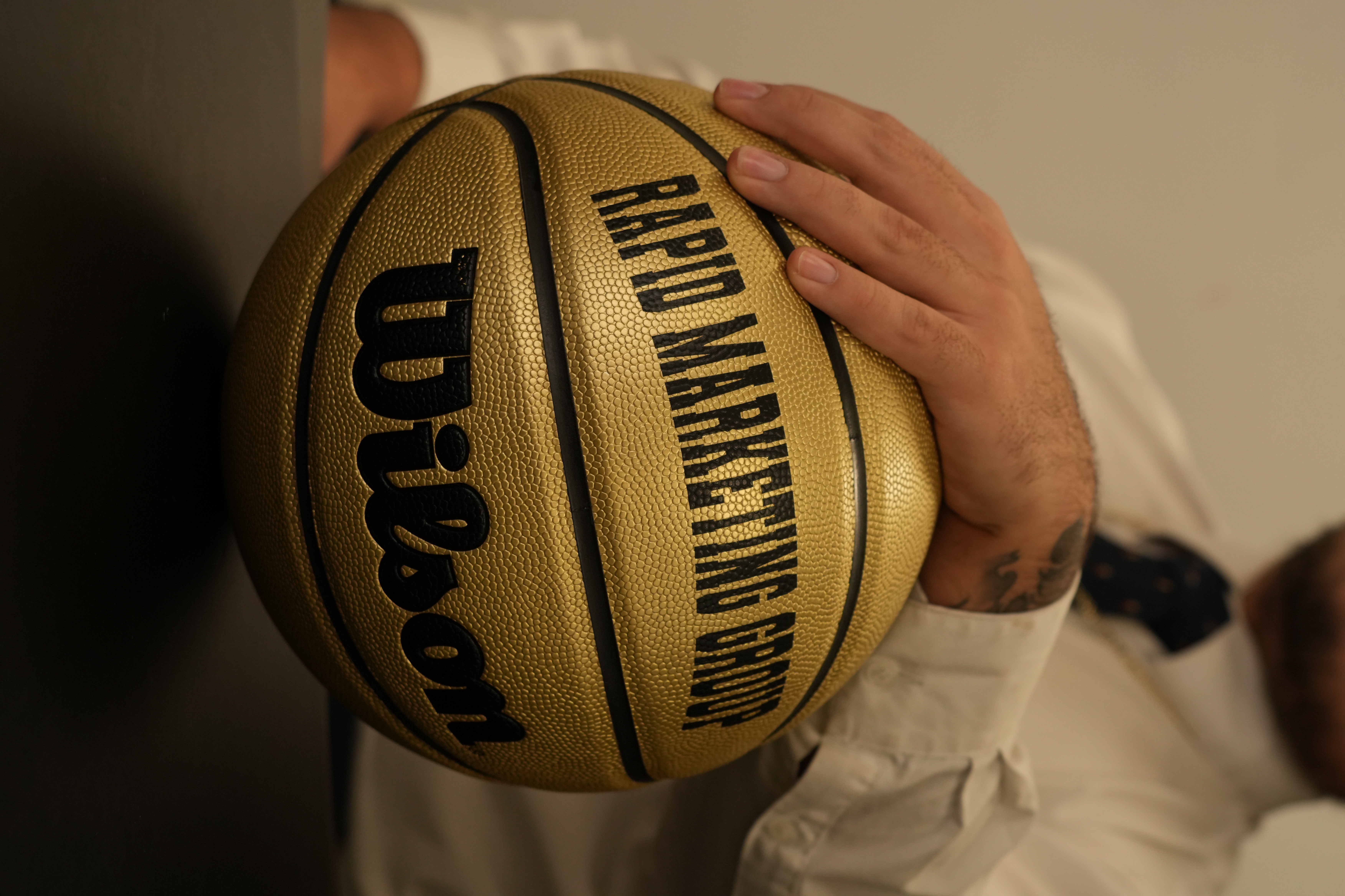 Office photoshoot captured by Kira Gendjar.